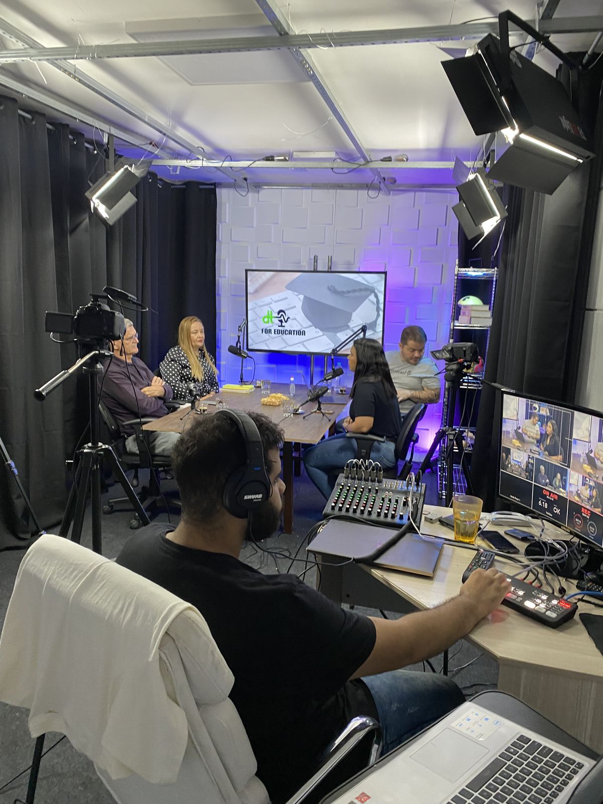 EVVA Agencia stream ft